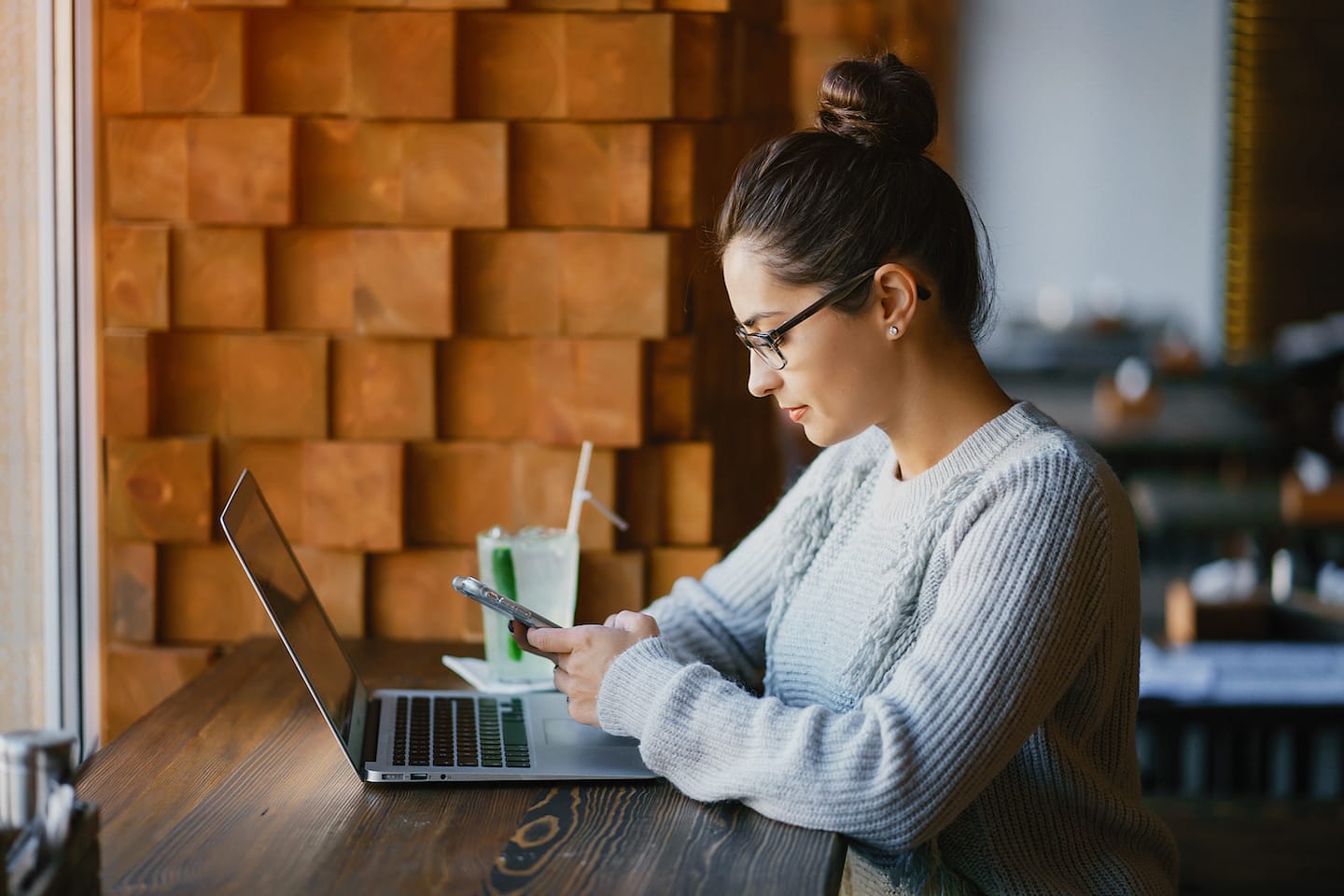 girl-working-on-a-laptop-at-a-restaurant-LP9X5KM